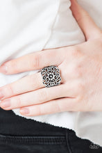 Load image into Gallery viewer, Divinely Daisy - Silver Ring
