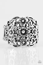 Load image into Gallery viewer, Divinely Daisy - Silver Ring
